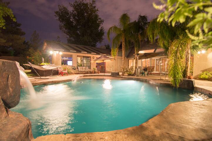 Tropical Estate&Guest Apt Hockey tickets available gallery image 2