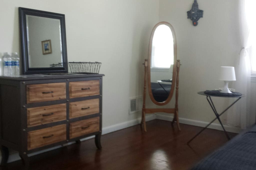Streamline queen bedroom