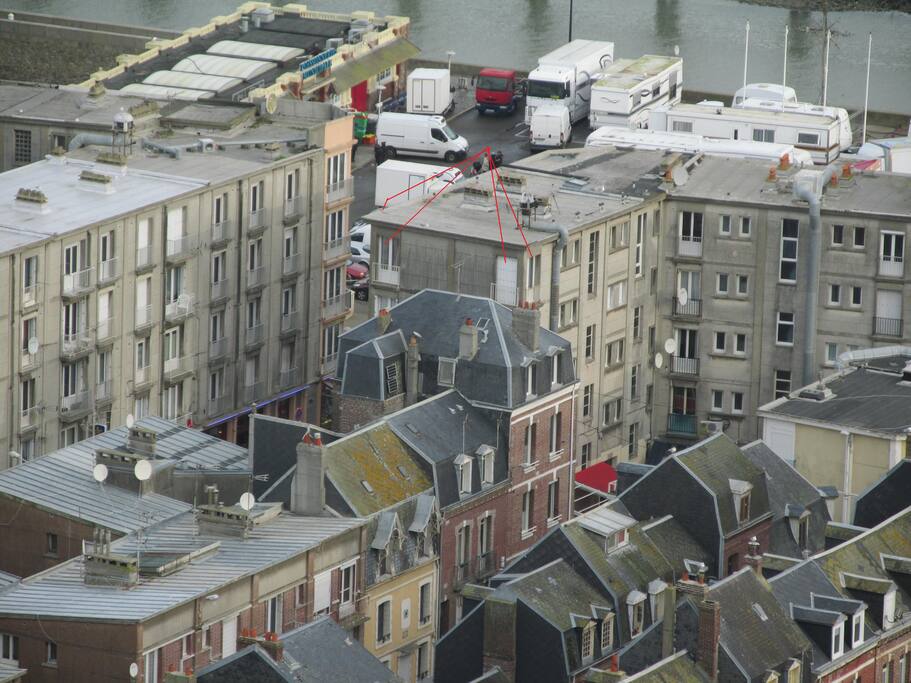 Situé près du quai