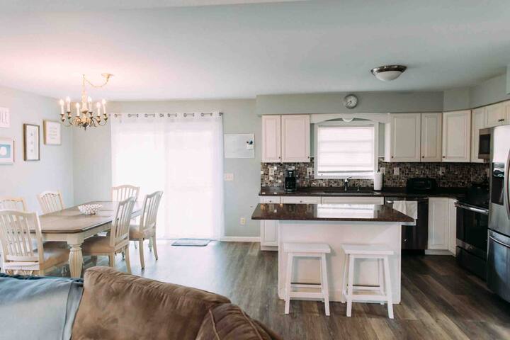 Oceanside 4BR Escape gallery image 3