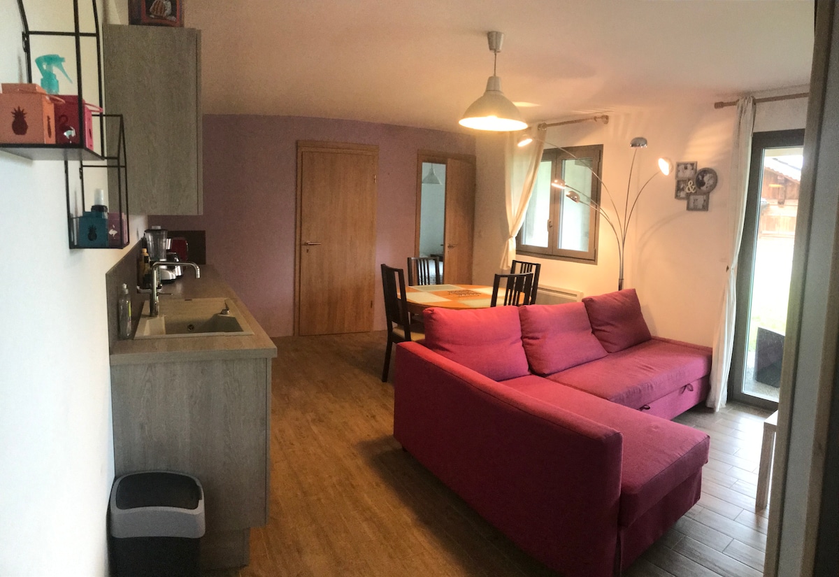 Popular Airbnb listing: 2/4 person apartment 57 m2 on the ground floor of the chalet in Arâches La Frasse