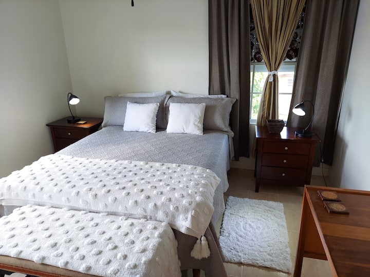 Master bedroom with 600 hundreds threads count from India.
18 Btu air-conditioned.