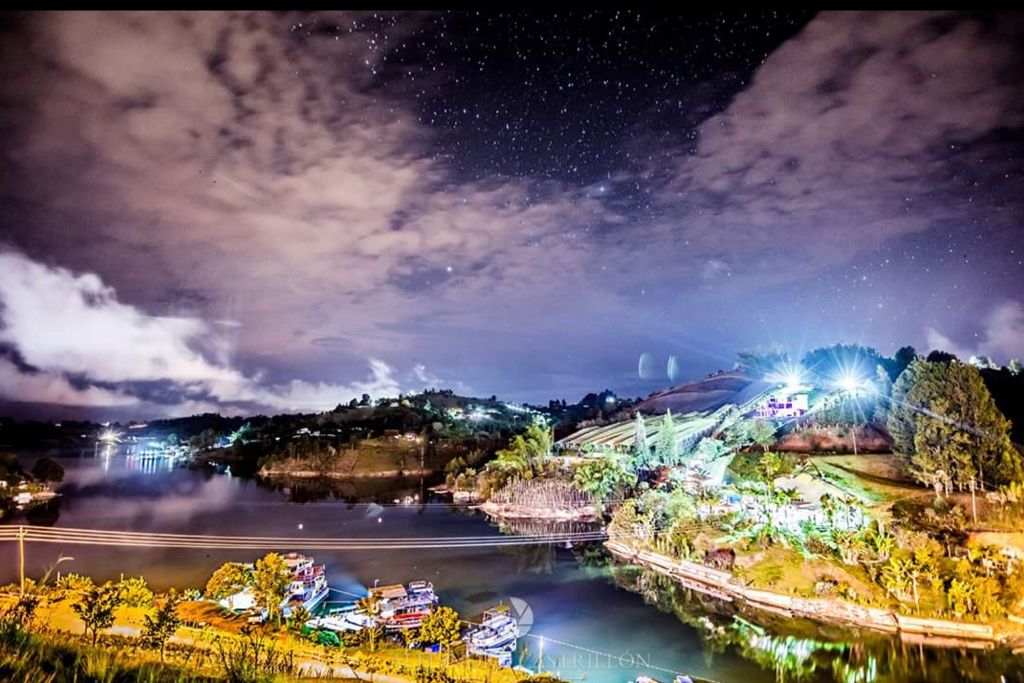 PANORÁMICA DE POTOSÍ AL FONDO BAJO SUS REFLECTORES
