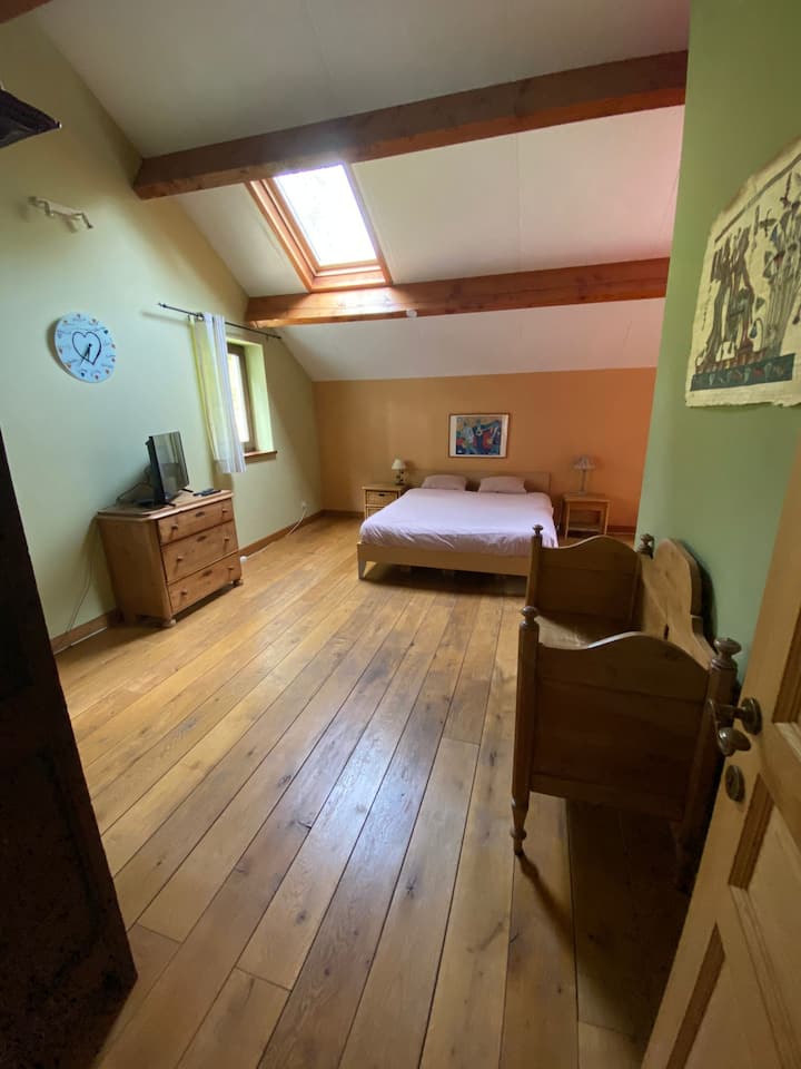 سرير مزدوج لغرفة النوم الأولى 