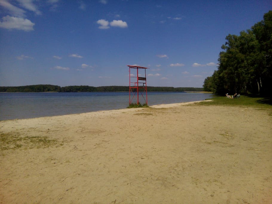 plaża - w sezonie strzeżona, bezpłatna - odległość 900 m