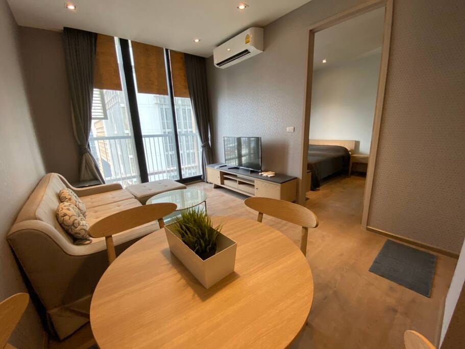 Luxury Cloudpool Biggym Bts Phrompong Wifi P11 Apartments For Rent In Khet Khlong Toei