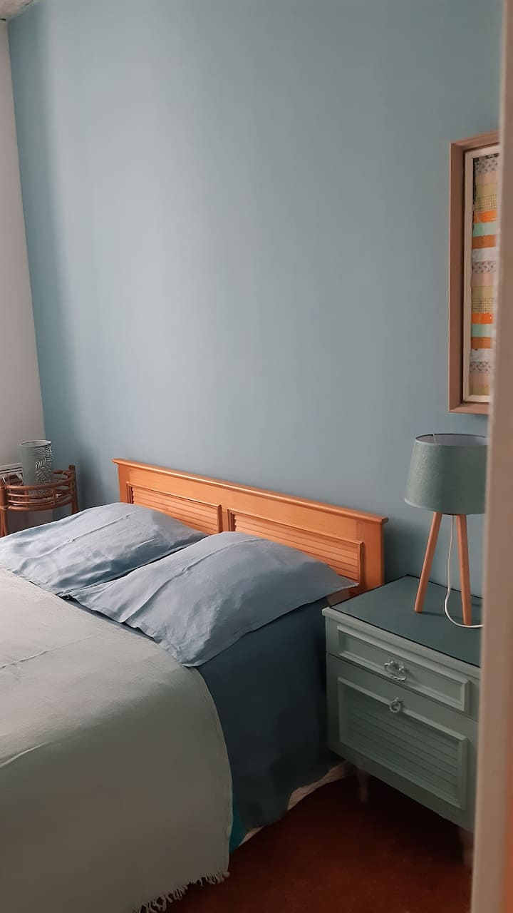 שני חדרי שינה זהים. 1.40 מיטה.