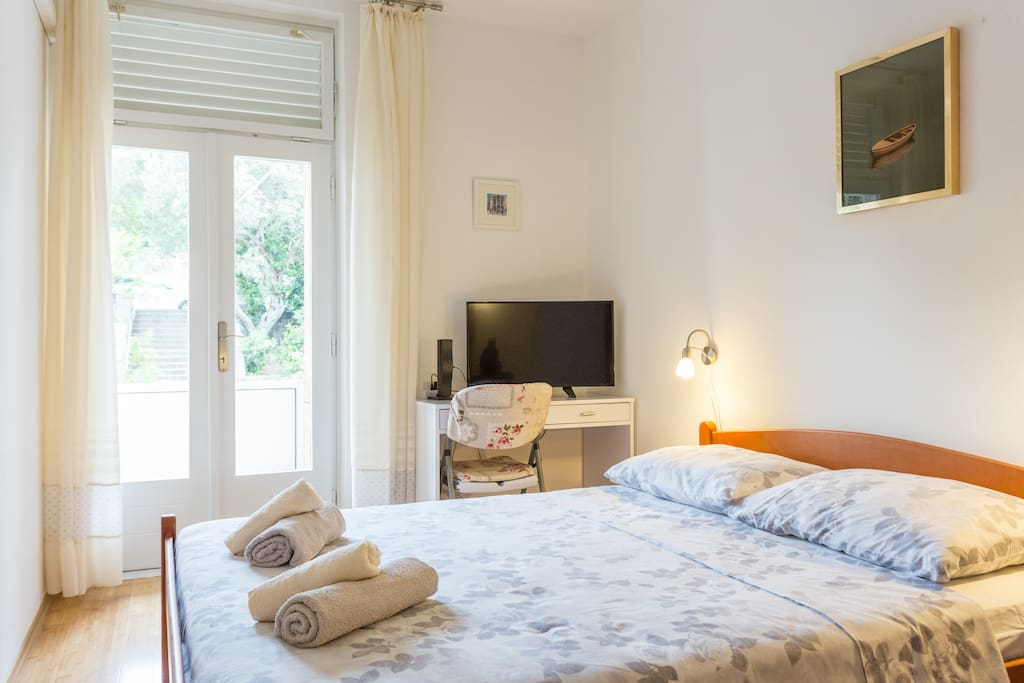 "Was pleasantly surprised at how comfortable this place was. Host could not have been nicer". - Ward 2016.