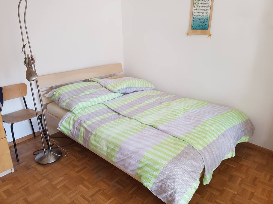 Das Bett ist 140cm breit