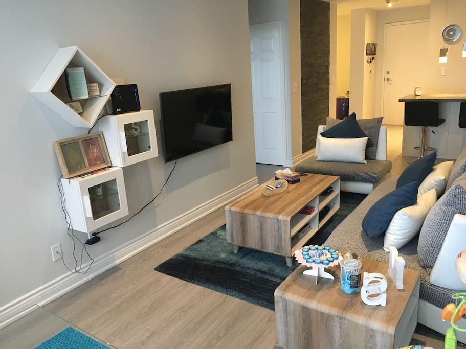 living room with 55" smart tv w/ netflix + hi speed internet