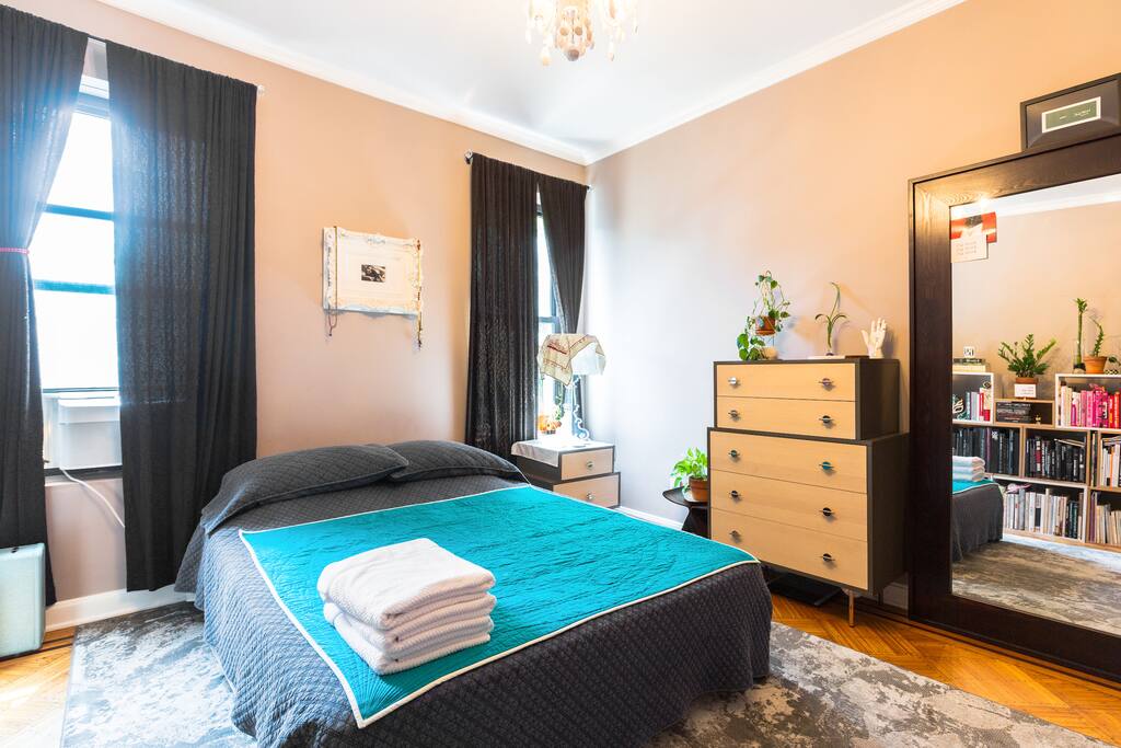 Master Bedroom with queen bed