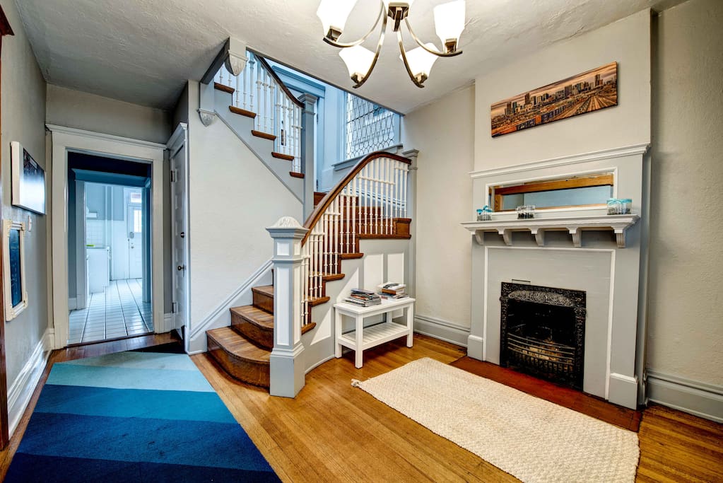 Entry room and foyer!