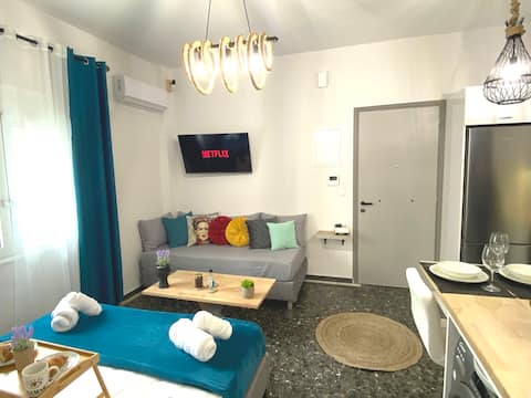 Top performing Airbnb: Artzy Petit apartment 26τ.μ in 2η κοινότητα ηρακλείου ανατολική