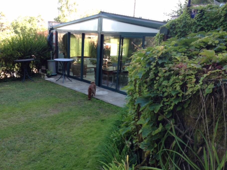 Accès direct au jardin et à la piscine
