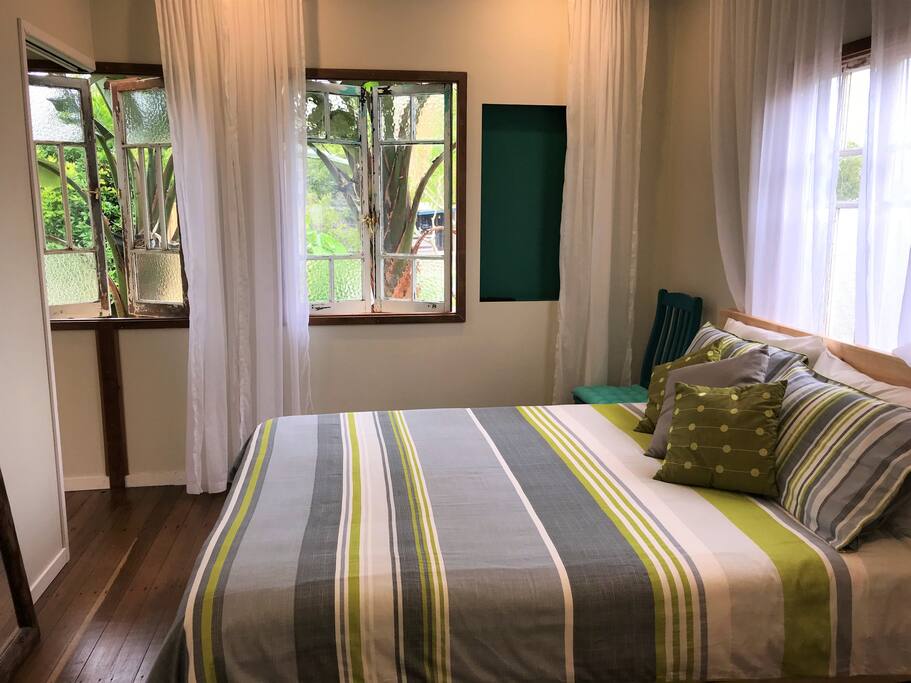 queen bed