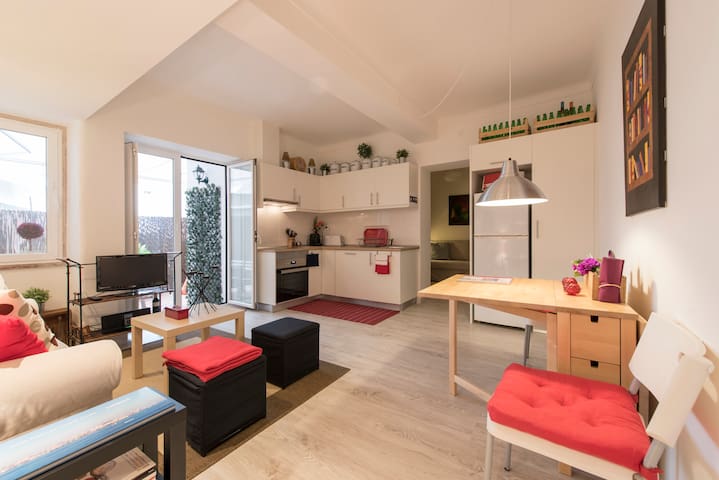 NEW | The Patio House – private terrace! Central