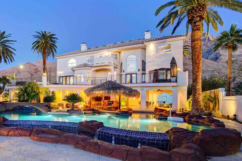 8BR | 6BA Fun-Filled Vegas Gem: Pool, Spa, Sports!
