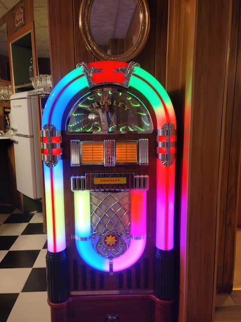 50's Soda Shop 4 bedroom sleeps 8