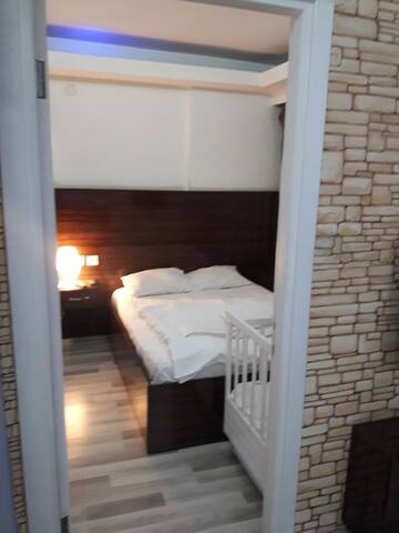 izmir  alsancak da iki yatak odalı 1+1 daire