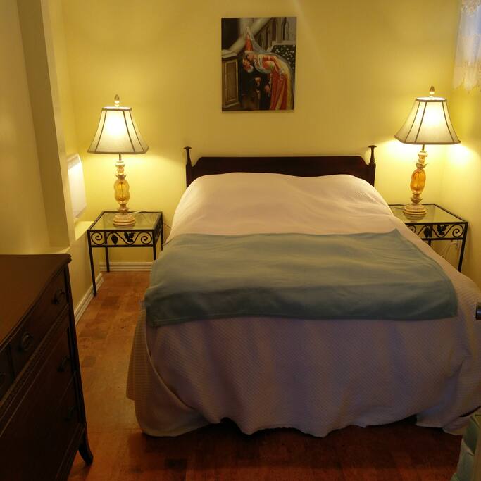 Cozy 2nd bedroom