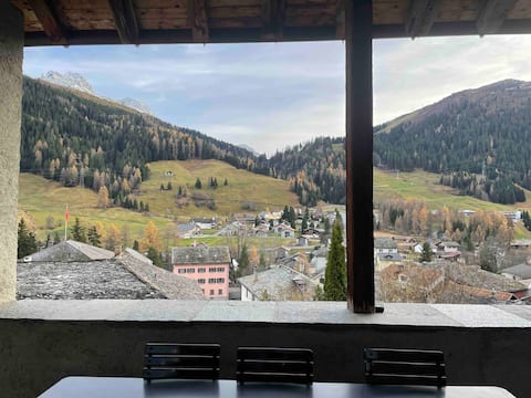 Chalet 4 Bedroom with hot tube in Splügen