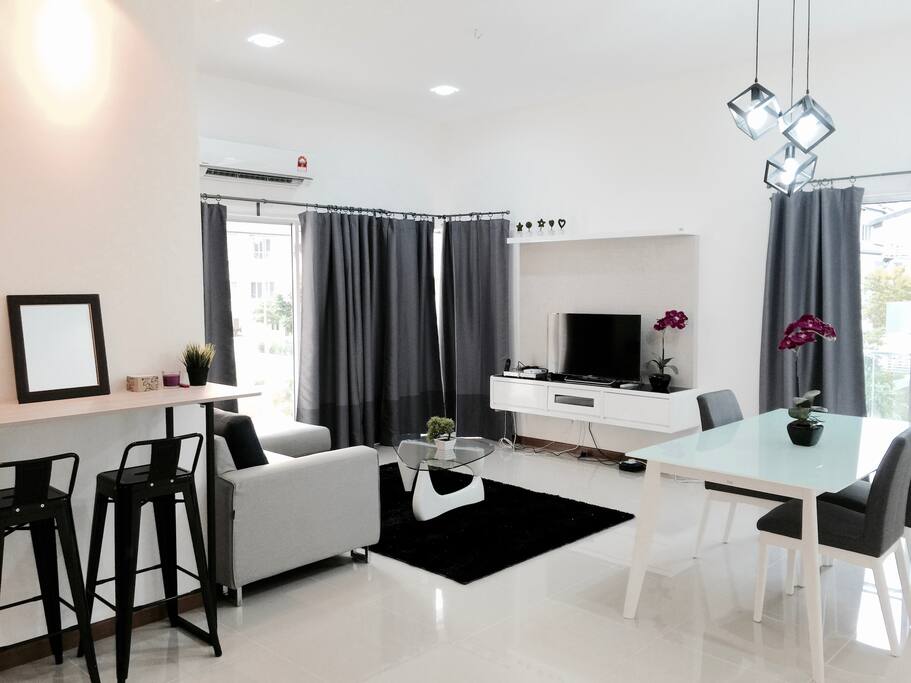 1st floor - Living room, dining room & table top at the corner