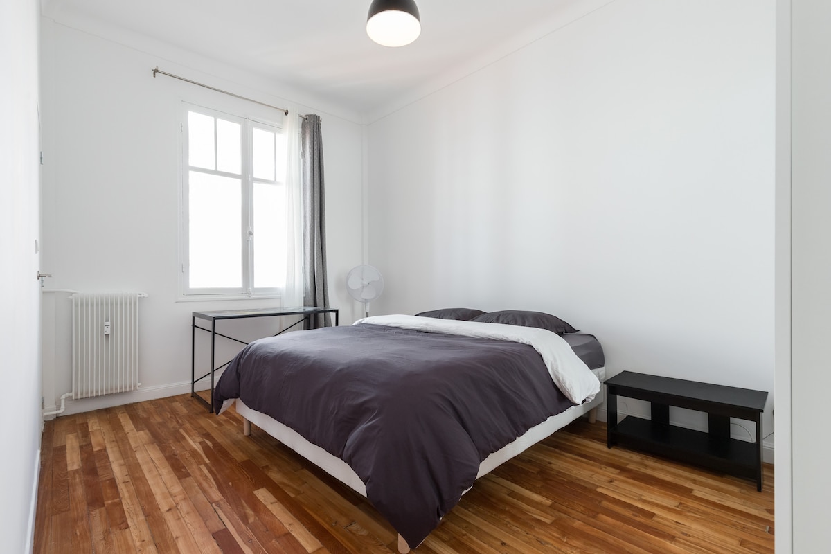 Dormitorio principal con baño en suite