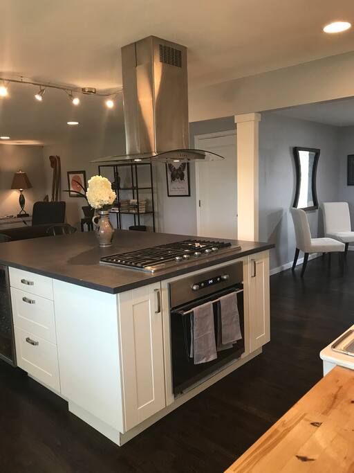 Chef's Kitchen - 6 burner cooktop, overhead vent and built-in oven
