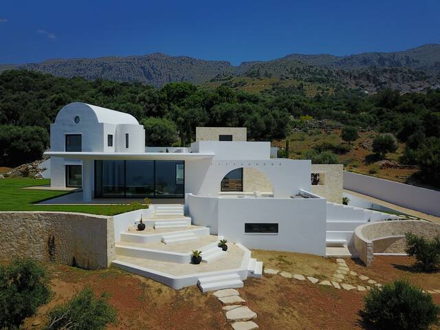 Magical and unique property: La Maison Grecque gallery image 4