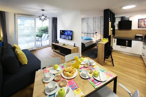 ★ Golden Oak ★FREE Garage & Bikes ★ Private Patio