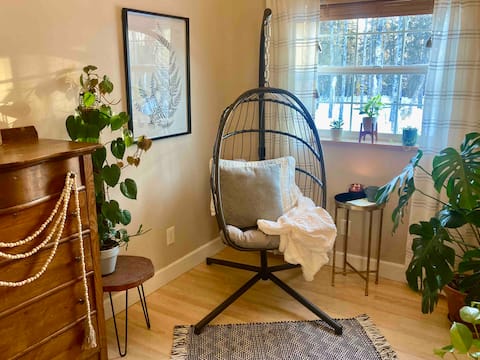 Top Airbnb: Expansive 4-bd Kenai retreat near airport, ocean in Kenai
