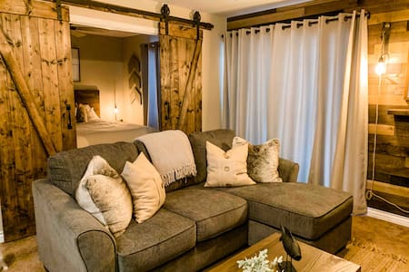 Heart of Mammoth! Comfy KING Bed!  WALK TO ALL!