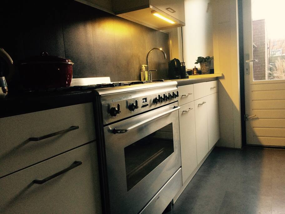 Zeer volledige keuken. Nice and complete kitchen.