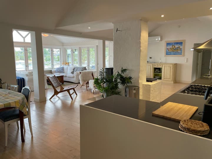Stor Skärgårdsvilla Med Egen Strand Nära Stockholm - Suecia