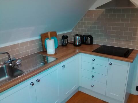 Top Airbnb: Quiet, attractive well equipped studio in Farnham. in Waverley