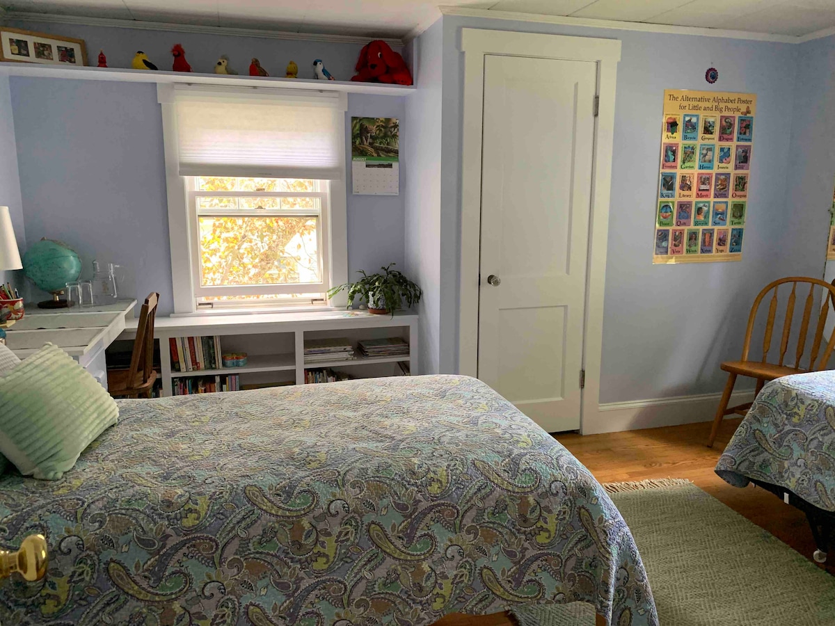 Maple St Guest Rm, Twin Beds, Brattleboro VT Houses for Rent in