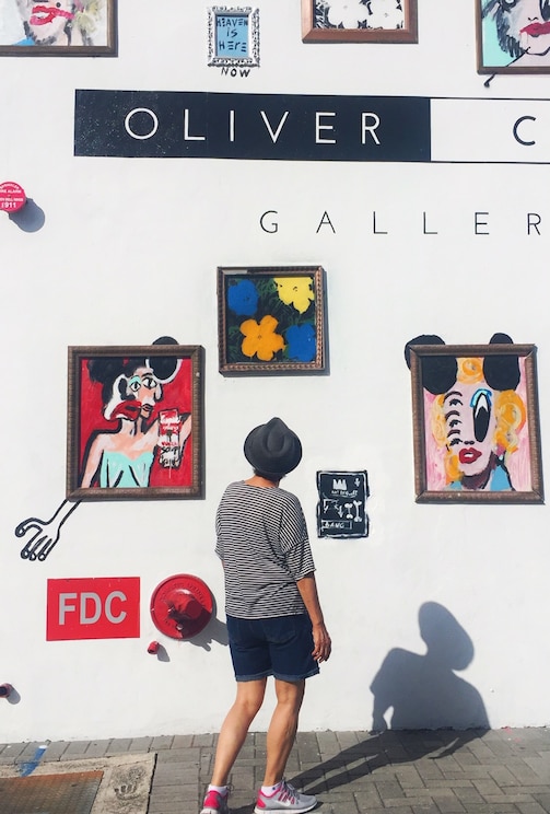 Show full-screen, host-provided image