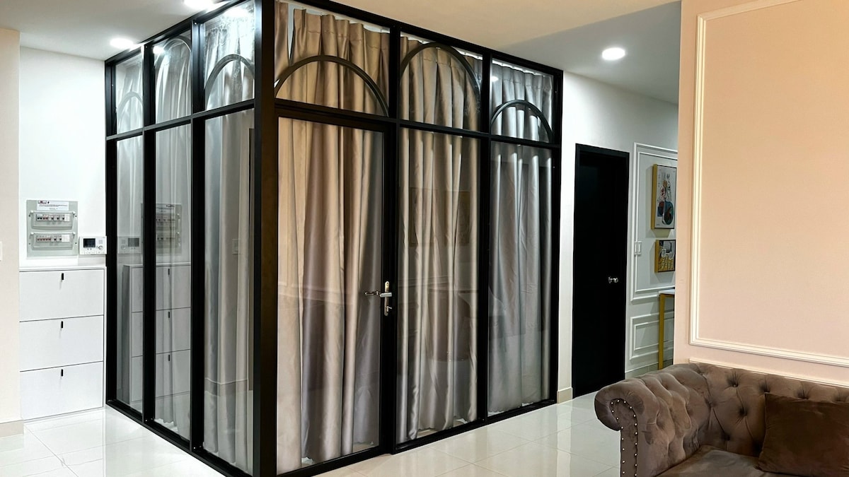 غرفة النوم 5: عند إغلاق جميع الستائر