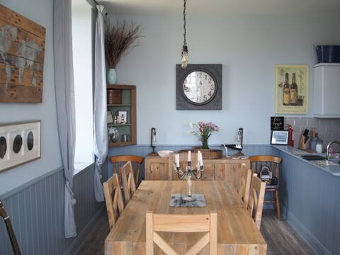 Historic Cable Station. Luxurious, 5 bed apartment