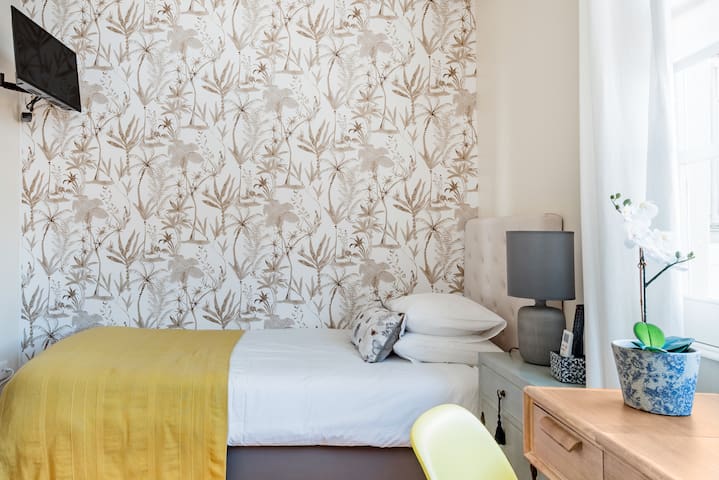 Private Apartment in Lisbon gallery image 5