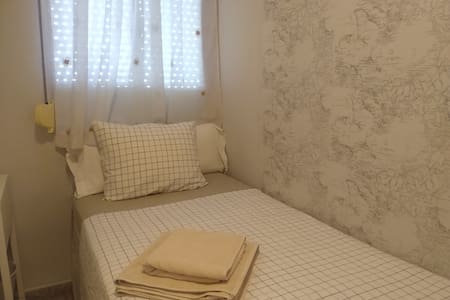 Habitación individual confortable en casa familiar