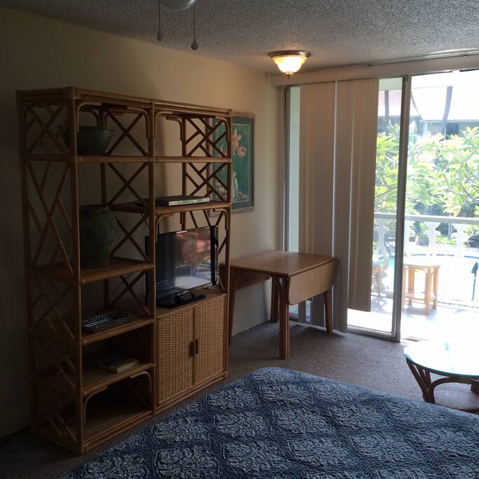 Entertainment center