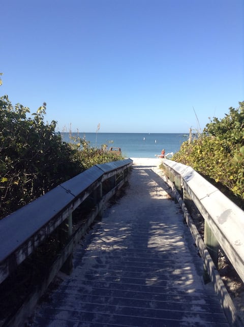 New guest house. Bike to the beach!   UV clean.