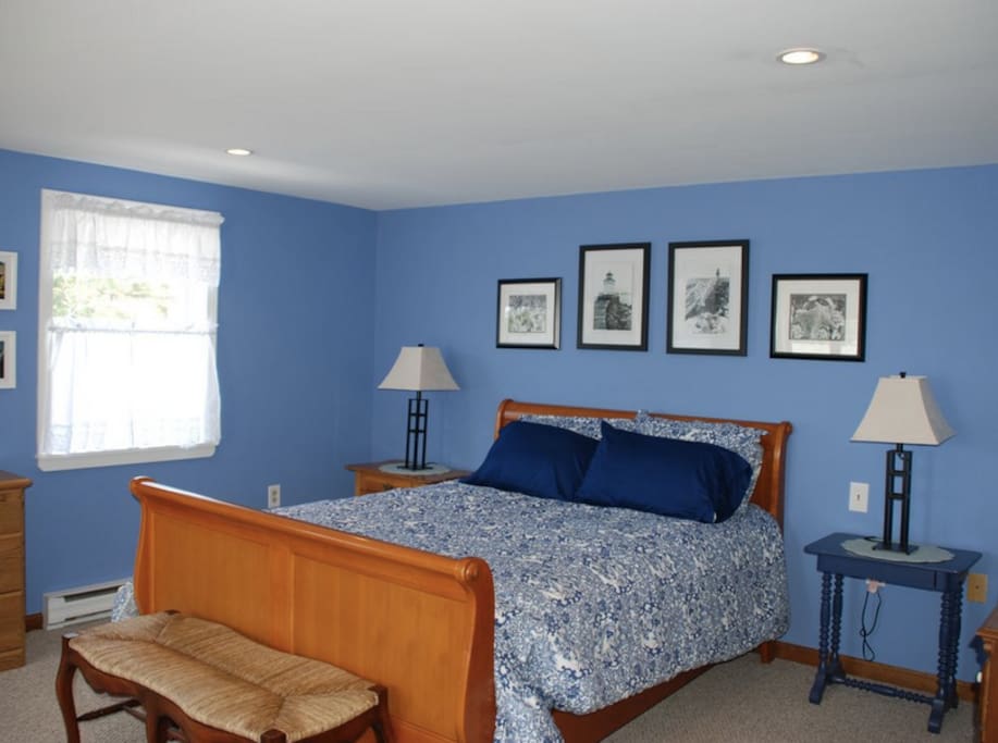 Master Bedroom with queen size bed and great view