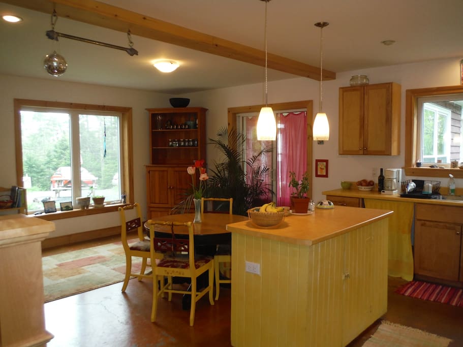 Cheerful Kitchen