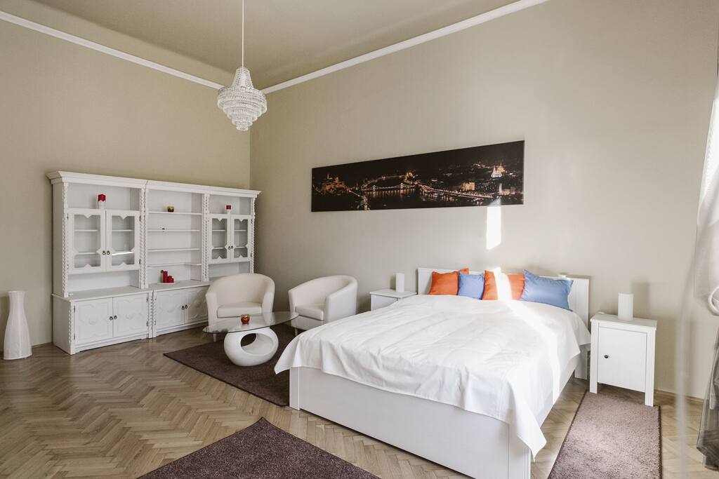 big bedroom queen size bed