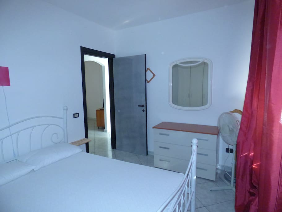 Camera con letto matrimoniale