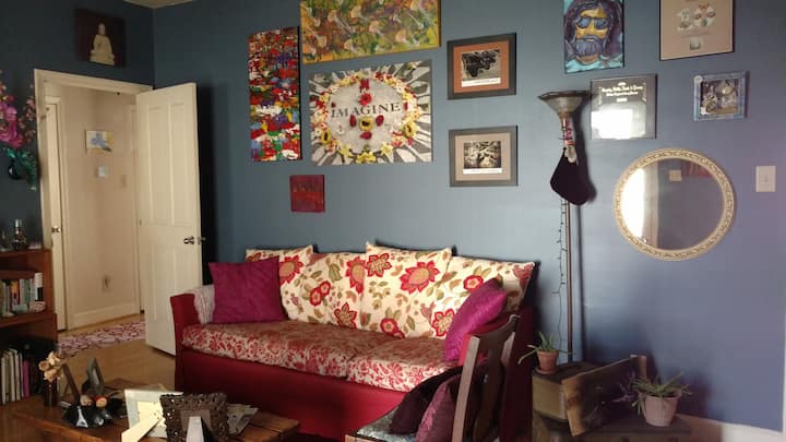 Cute Dwelling in Historic Detonti Square w/Garage