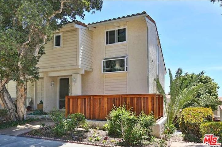 Shabby / Chic beach access Townhouse