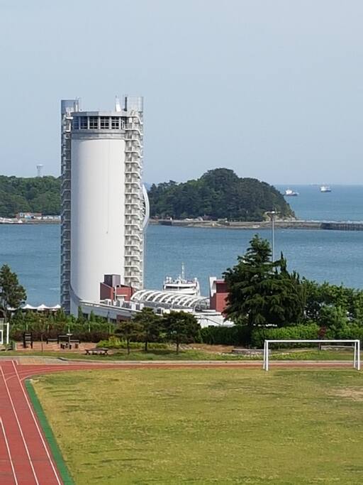 숙소에서 보이는 오동도와 전망대